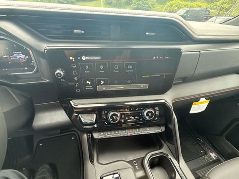 New 2026 GMC Sierra 1500 AT4 w/ AT4 Premium Package AWD/4WD image 39