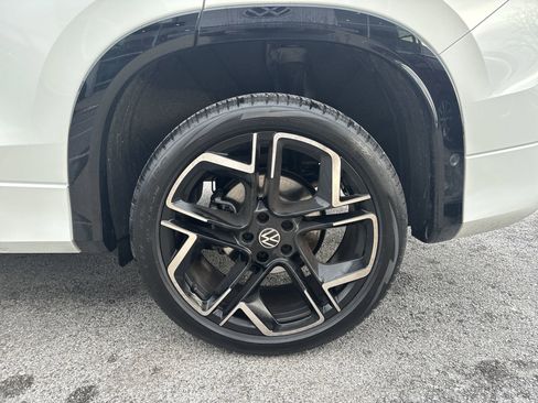 Certified 2025 Volkswagen Tiguan SEL R-Line image 34