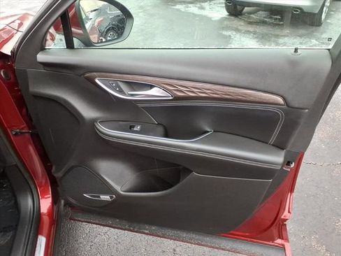 Used 2023 Buick Envision Avenir image 26