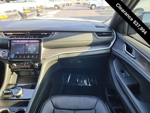 Used 2025 Jeep Grand Cherokee Limited w/ Luxury Tech Group II AWD/4WD image 21
