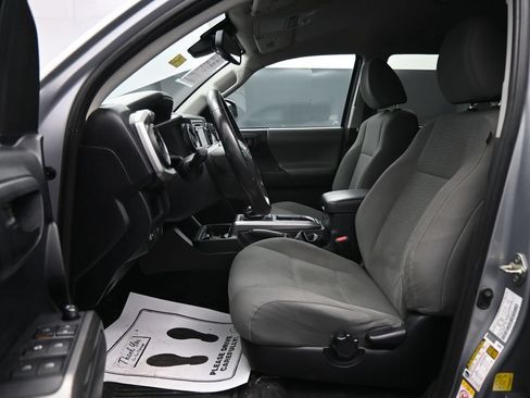 Used 2019 Toyota Tacoma SR5 AWD/4WD image 9