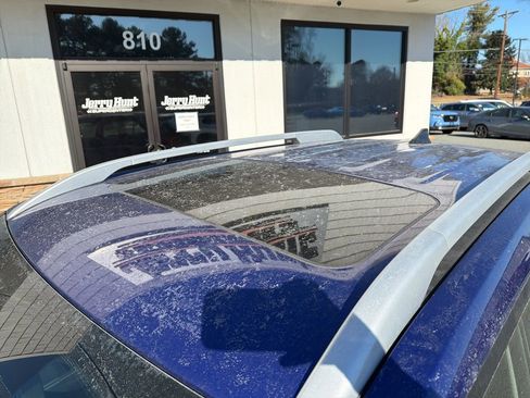 Used 2022 Hyundai Venue SEL image 11