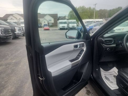 Used 2024 Ford Explorer XLT w/ Equipment Group 202A AWD/4WD image 20