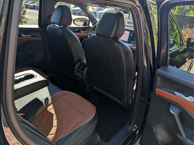 Used 2025 Volkswagen Tiguan SEL R-Line AWD/4WD image 15
