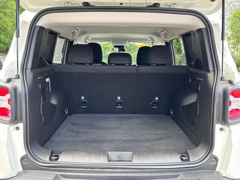 Used 2021 Jeep Renegade Latitude AWD/4WD image 33