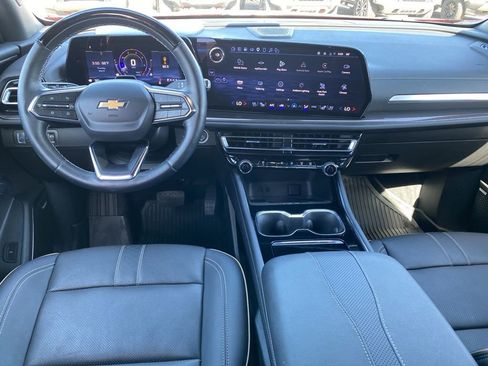 Used 2025 Chevrolet Traverse High Country w/ LPO, Floor Liner Package AWD/4WD image 4