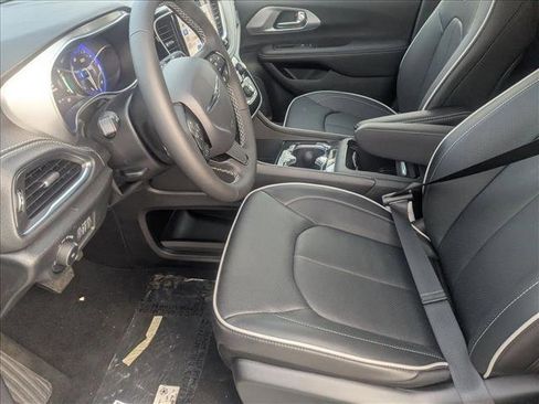 New 2026 Chrysler Pacifica Limited w/ S Appearance Package image 4