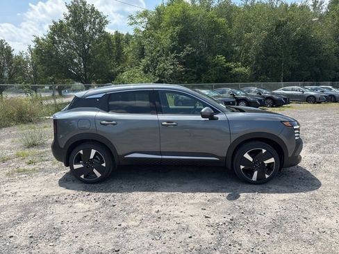 New 2025 Nissan Kicks SR w/ SR Premium Package image 5