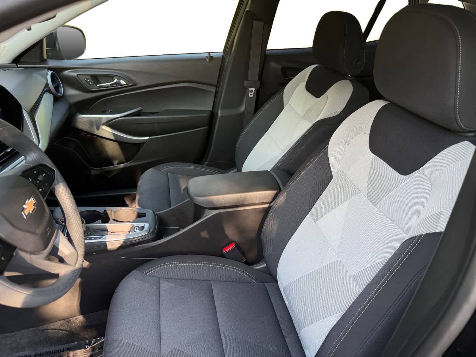 Used 2026 Chevrolet Trax LS w/ LS Convenience Package FWD image 11