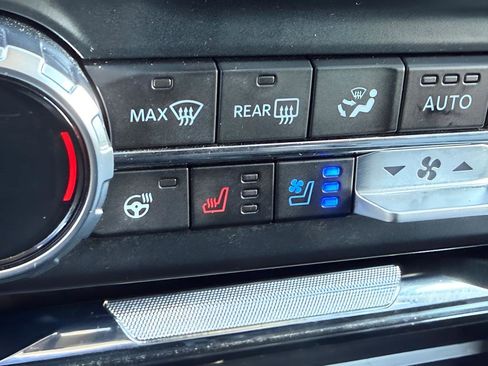 Used 2023 Ford F250 Lariat w/ Lariat Ultimate Package AWD/4WD image 12