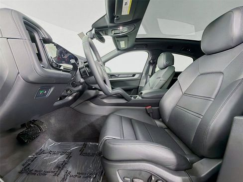 New 2025 Porsche Cayenne Coupe image 5