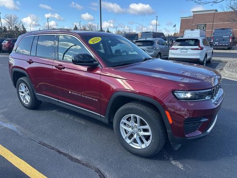 Used 2023 Jeep Grand Cherokee Laredo w/ Luxury Tech Group I image 3