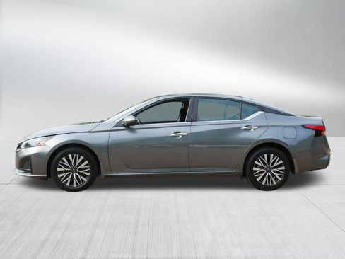 Certified 2023 Nissan Altima 2.5 SV w/ SV Premium Package AWD/4WD image 4