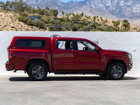 Used 2025 Nissan Frontier SV w/ SV Convenience Package RWD image 6
