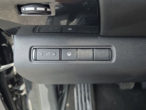 Used 2024 Nissan Pathfinder SV AWD/4WD image 21