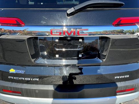 Used 2022 GMC Acadia SLE image 34