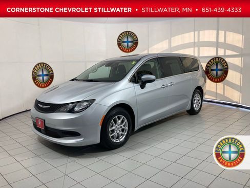 Used 2023 Chrysler Voyager LX image 1