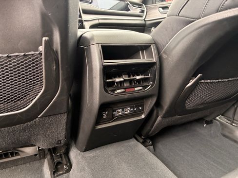 Used 2023 Jeep Grand Cherokee 4WD 4xe image 33