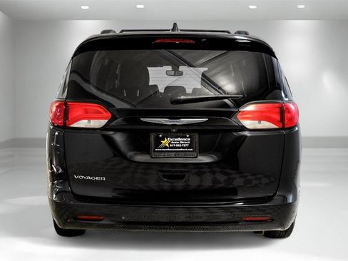 Used 2020 Chrysler Voyager Lxi image 7