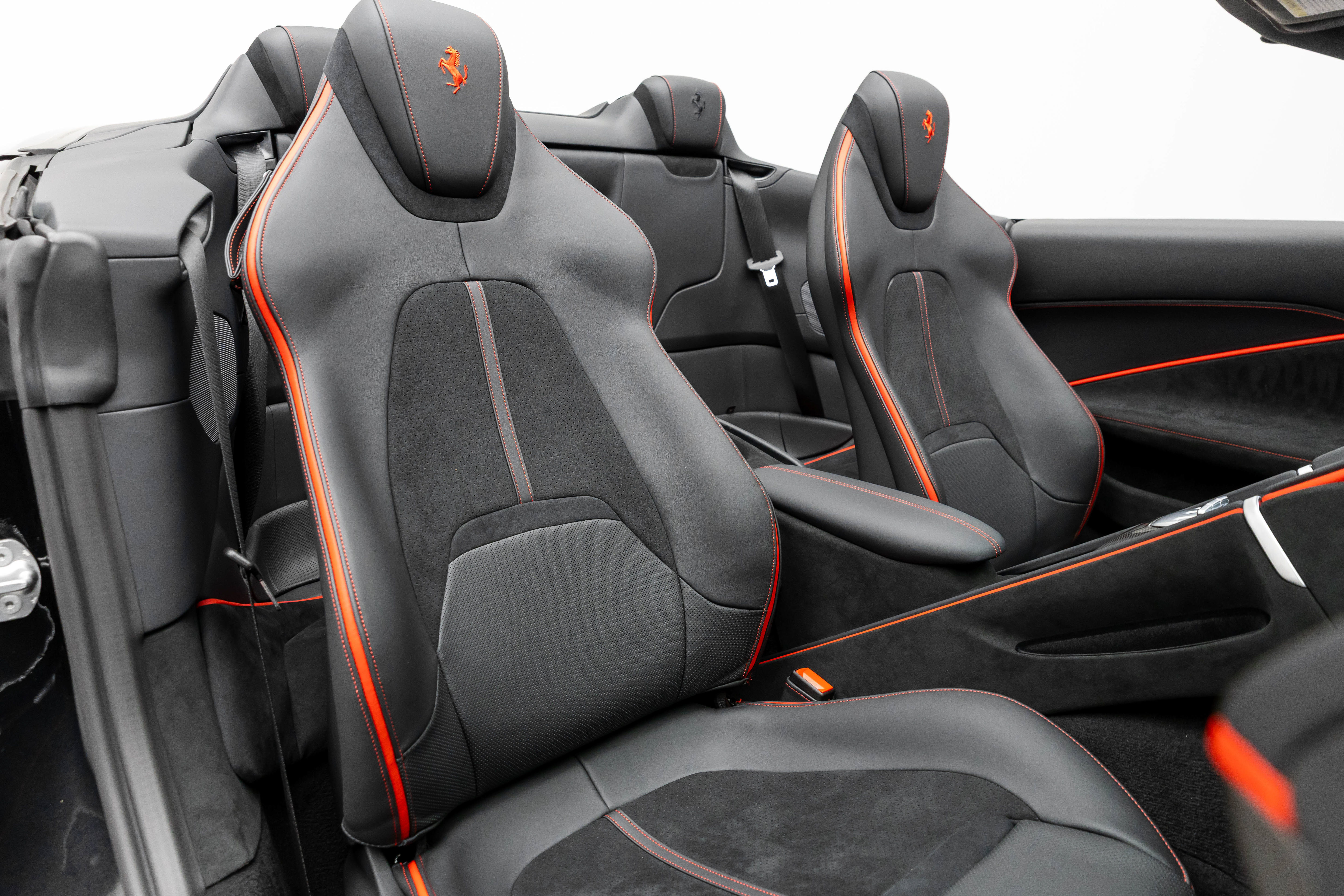 Certified 2025 Ferrari Roma Spider RWD image 31