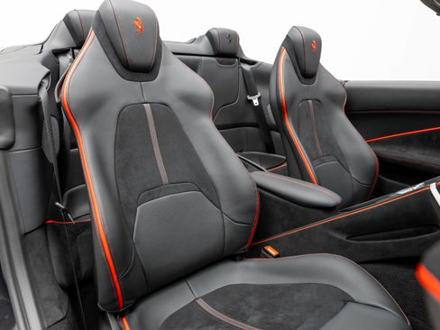 Used 2025 Ferrari Roma Spider RWD image 31