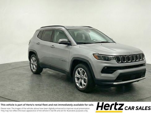 Used 2025 Jeep Compass Latitude AWD/4WD image 1