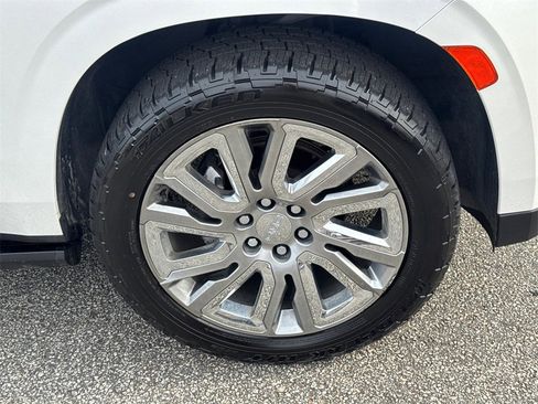 Used 2021 GMC Yukon Denali w/ LPO, Illumination Package image 12