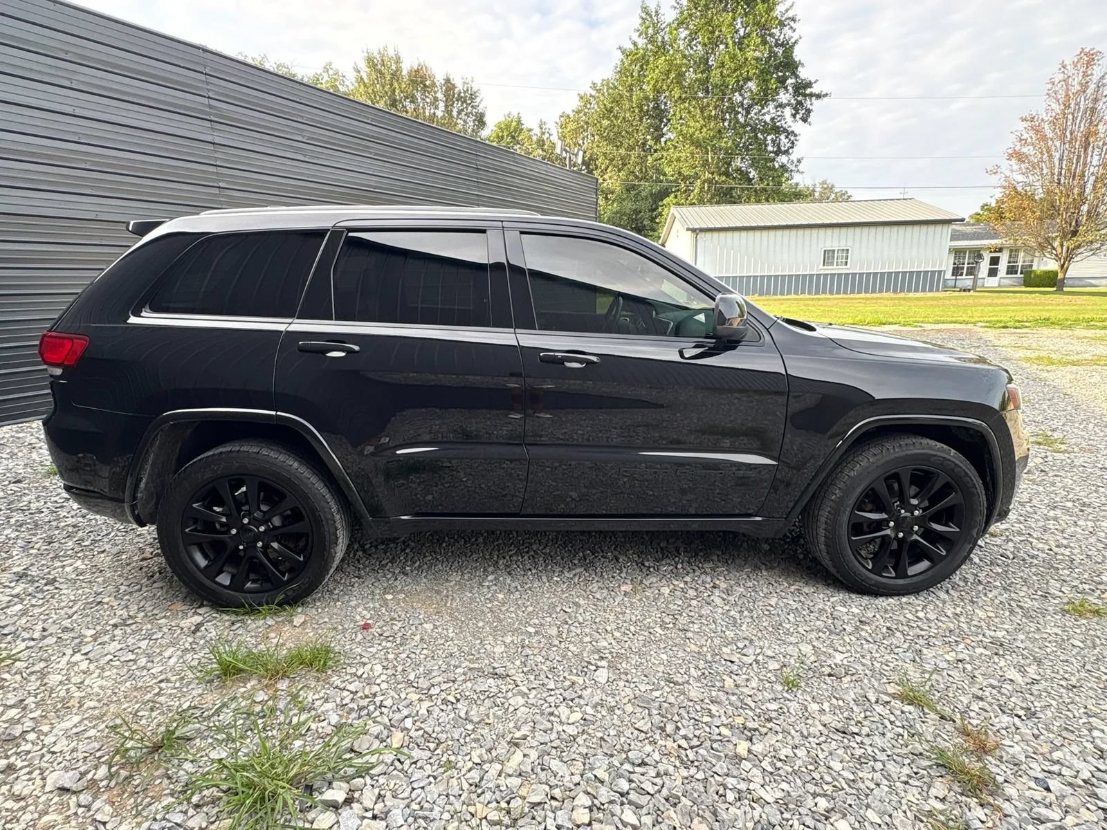 Used 2018 Jeep Grand Cherokee Altitude AWD/4WD image 4