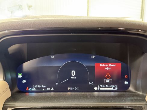 Used 2022 Lincoln Nautilus FWD w/ Premium Package image 16