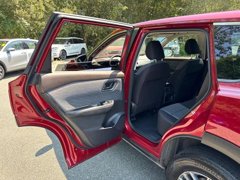 Used 2022 Nissan Rogue S image 31