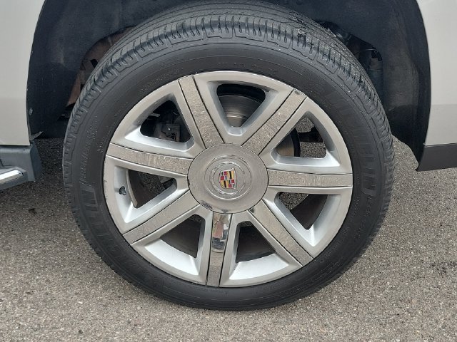 Used 2015 Cadillac Escalade Luxury AWD/4WD image 40