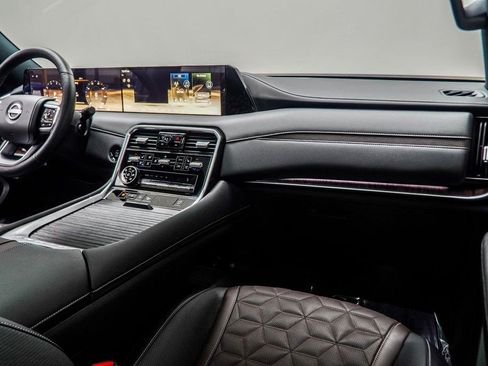 Used 2025 Nissan Armada Platinum image 19