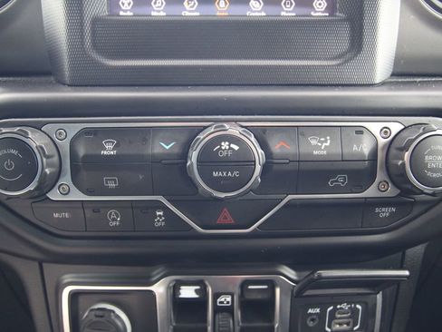 Used 2022 Jeep Gladiator Sport AWD/4WD image 26