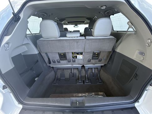Used 2018 Toyota Sienna XLE w/ XLE Navigation Package image 36