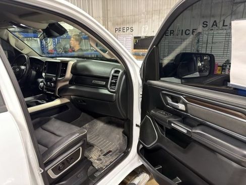 Used 2022 RAM 1500 Laramie AWD/4WD image 18