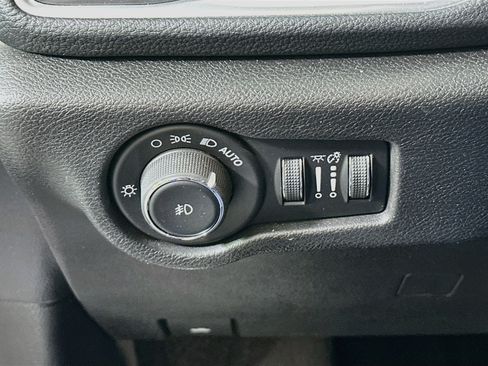 Used 2019 Chrysler Pacifica Limited w/ S Appearance Package FWD image 16