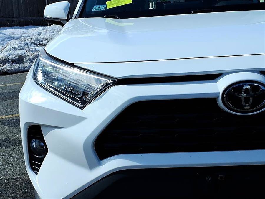 Used 2021 Toyota RAV4 XLE w/ Convenience Package AWD/4WD image 4
