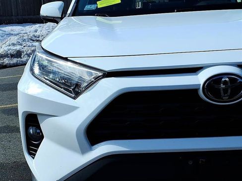 Used 2021 Toyota RAV4 XLE w/ Convenience Package image 4