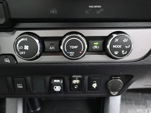 Used 2019 Toyota Tacoma TRD Off-Road image 21