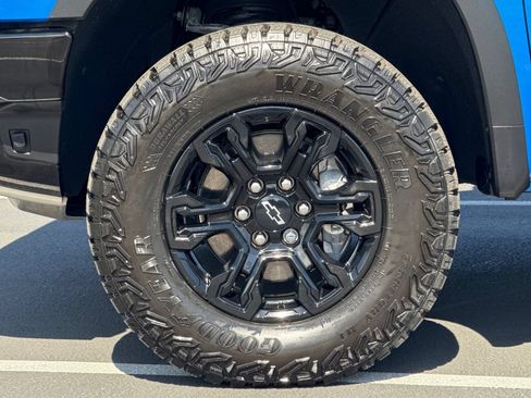 Used 2025 Chevrolet Silverado 1500 ZR2 w/ Technology Package AWD/4WD image 15