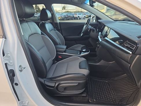 Used 2021 Kia Niro EX image 10