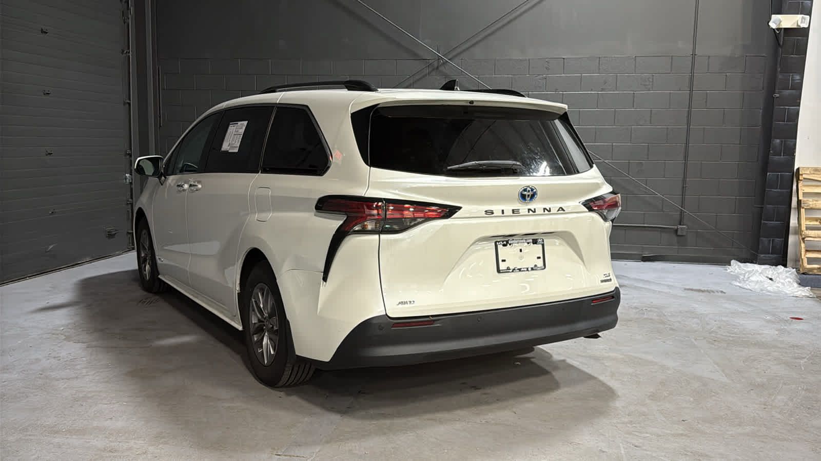 Used 2021 Toyota Sienna XLE w/ XLE Plus Package AWD/4WD image 6