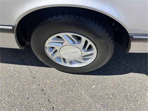 Used 1990 Ford Thunderbird LX RWD image 9