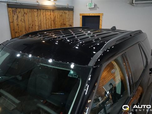 Used 2025 Ford Explorer Active AWD/4WD image 8