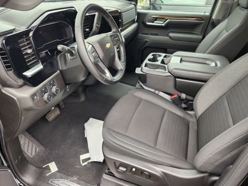 Used 2024 Chevrolet Silverado 1500 LT image 8