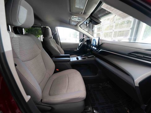 Used 2021 Toyota Sienna LE AWD/4WD image 27