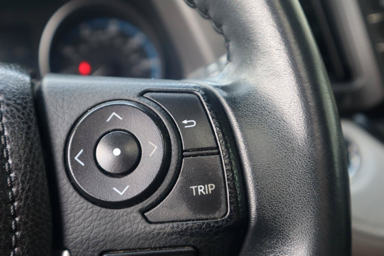 Used 2017 Toyota RAV4 XLE AWD/4WD image 57