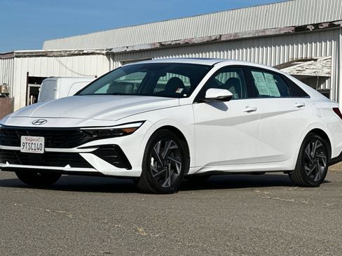 Used 2025 Hyundai Elantra Limited FWD image 10