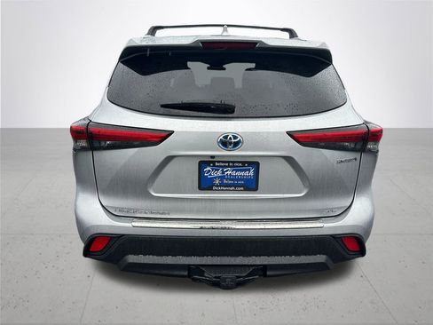 Certified 2023 Toyota Highlander XLE image 9