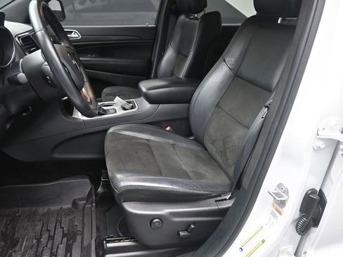 Used 2019 Jeep Grand Cherokee Altitude image 18